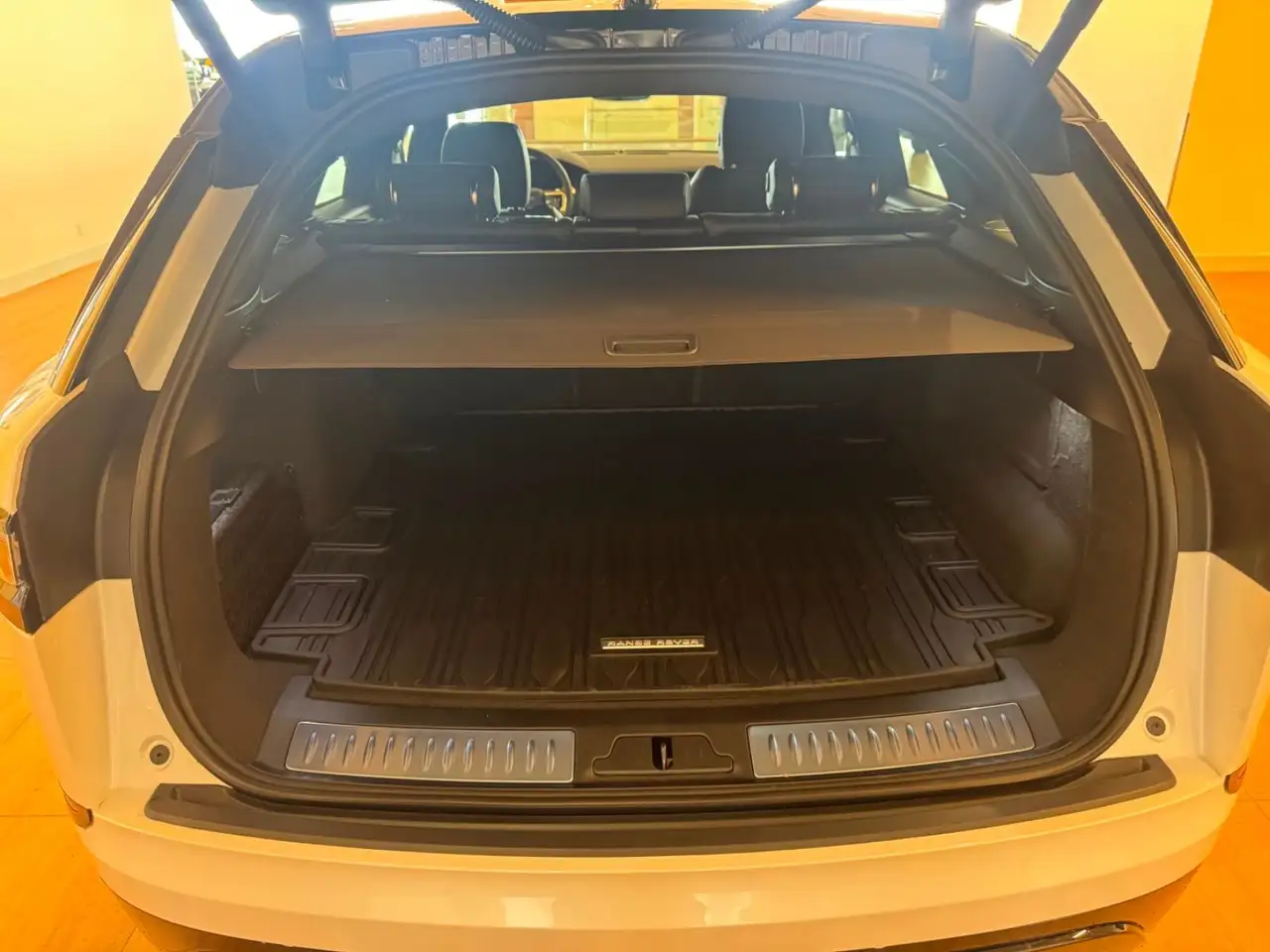 Land Rover Range Rover Velar photo Land Rover Range Rover Velar