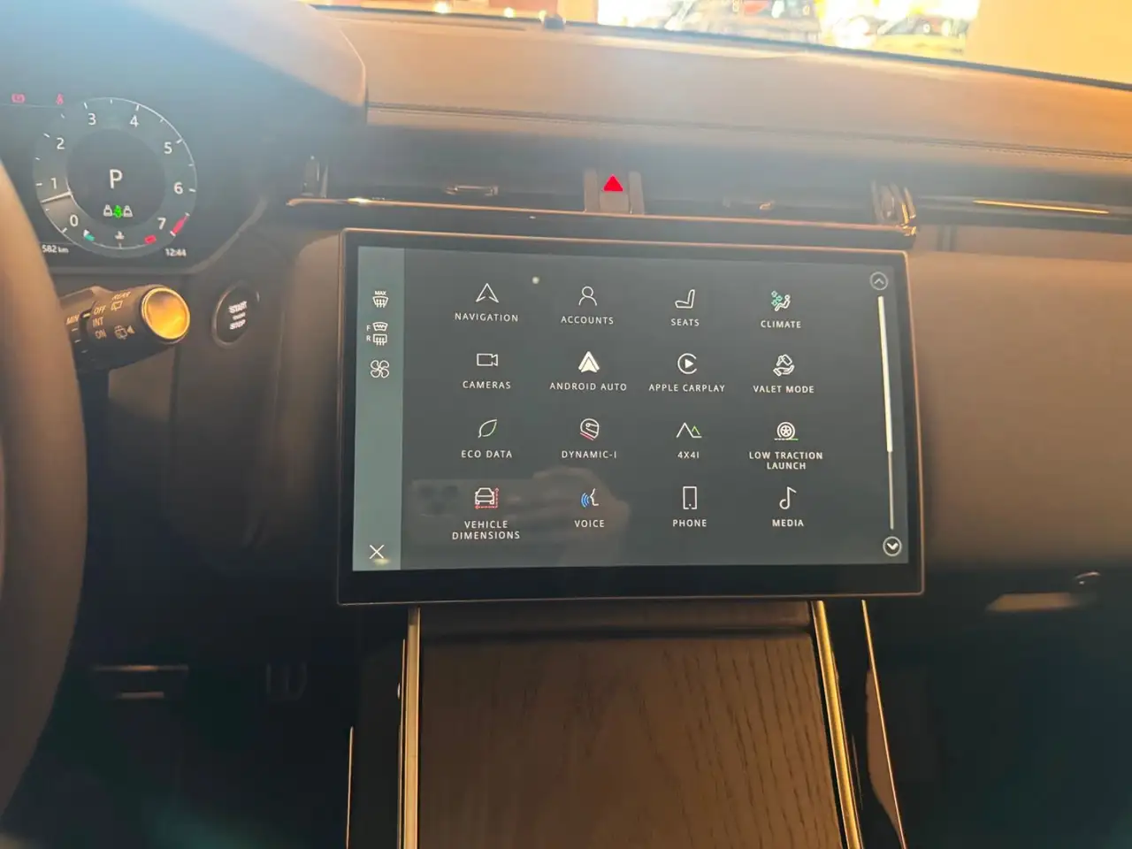 Land Rover Range Rover Velar photo Land Rover Range Rover Velar