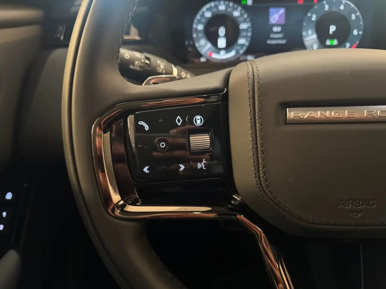 Land Rover Range Rover Velar photo Land Rover Range Rover Velar