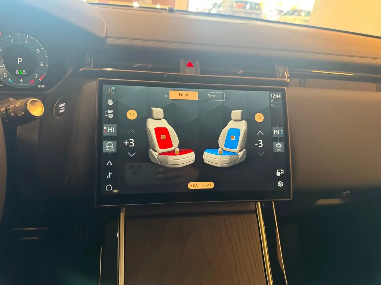 Land Rover Range Rover Velar photo Land Rover Range Rover Velar
