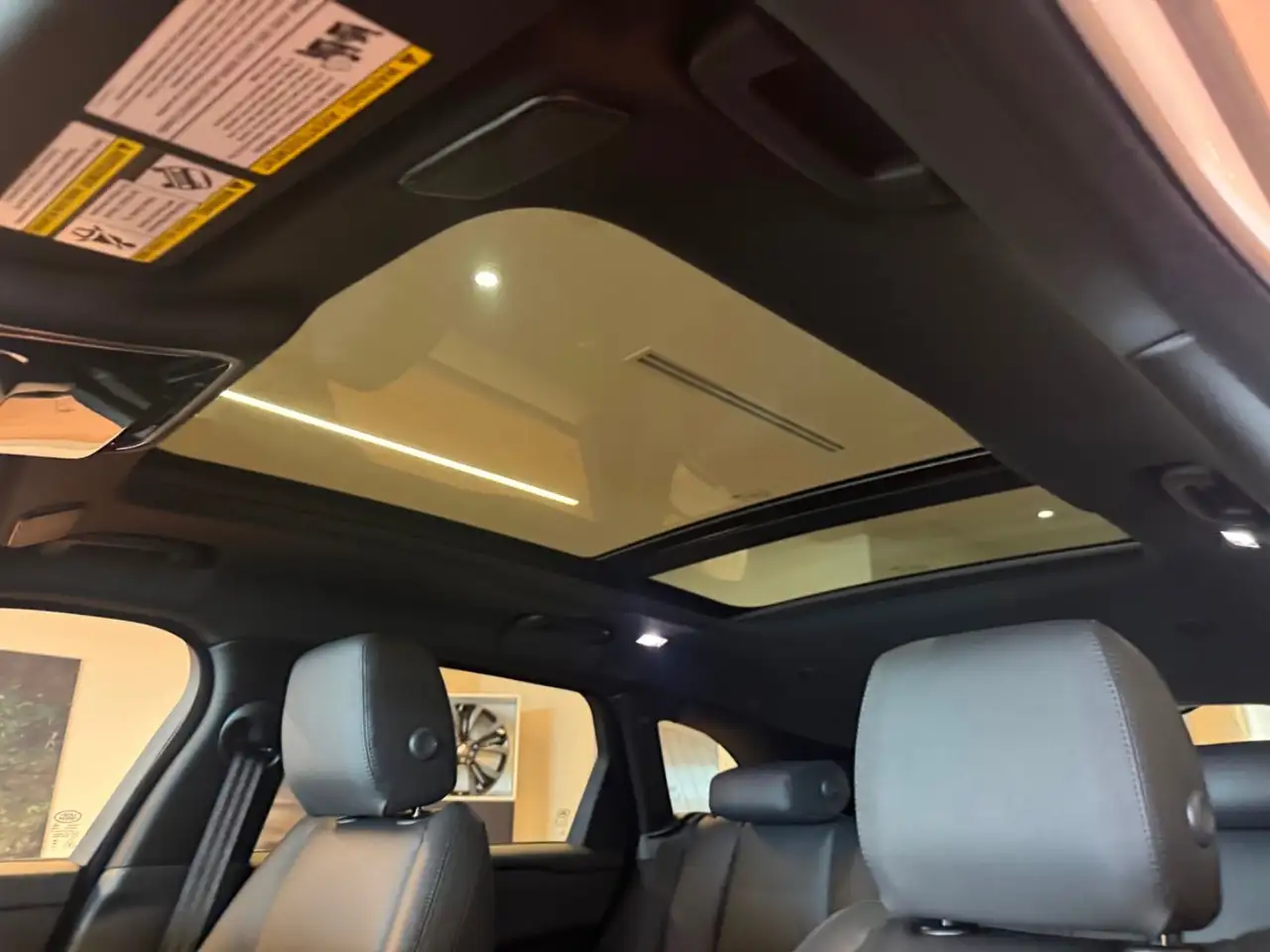 Land Rover Range Rover Velar photo Land Rover Range Rover Velar