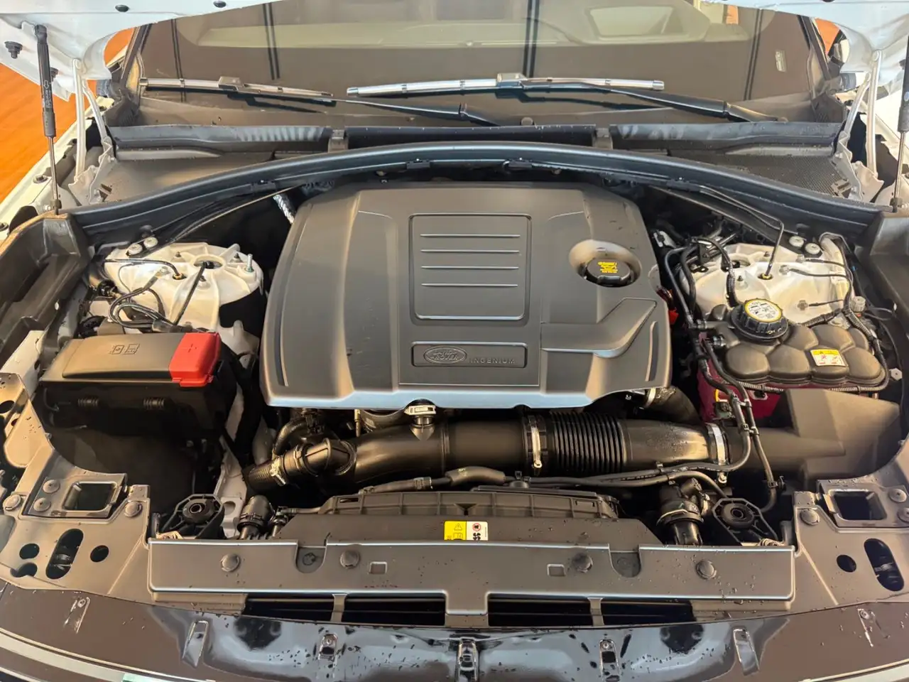 Land Rover Range Rover Velar photo Land Rover Range Rover Velar