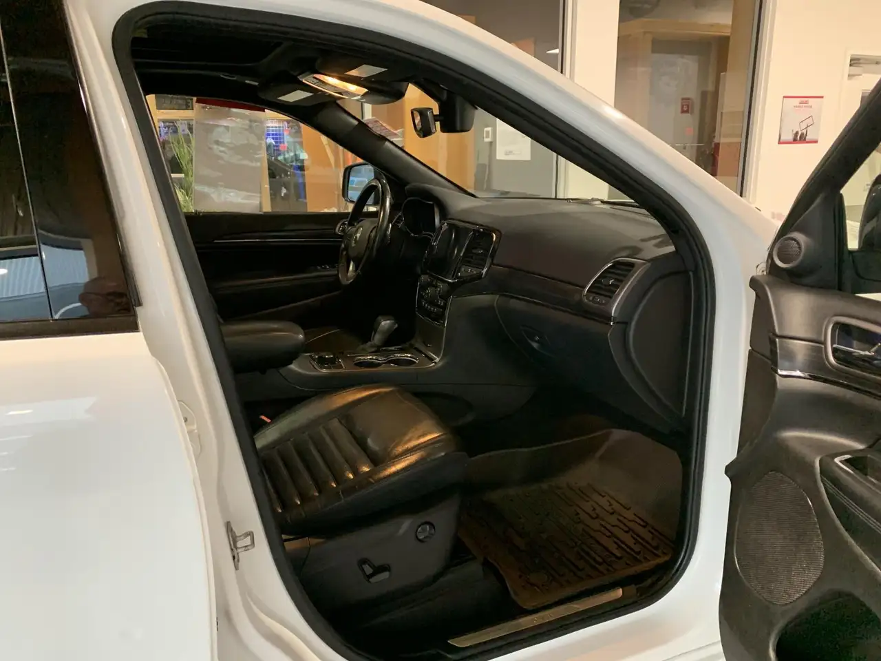 Jeep Grand Cherokee снимка Jeep Grand Cherokee