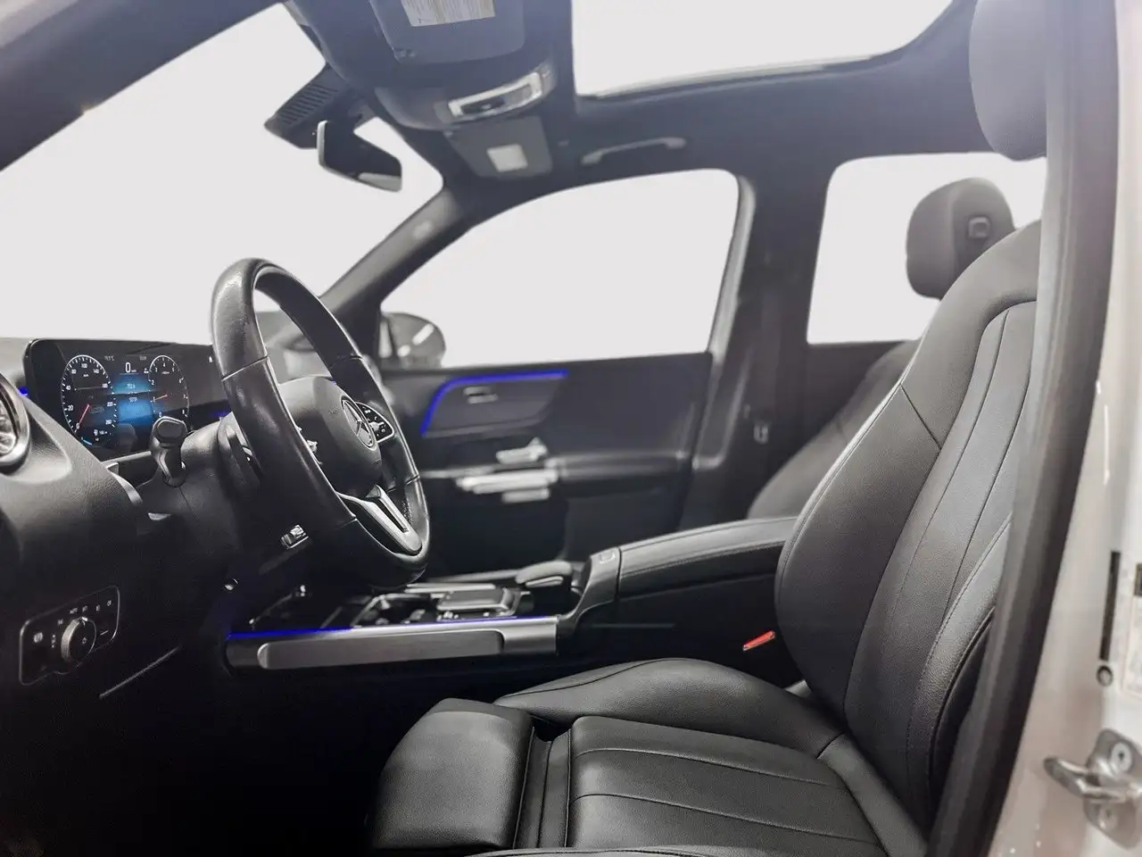 Mercedes-Benz GLB снимка Mercedes-Benz GLB