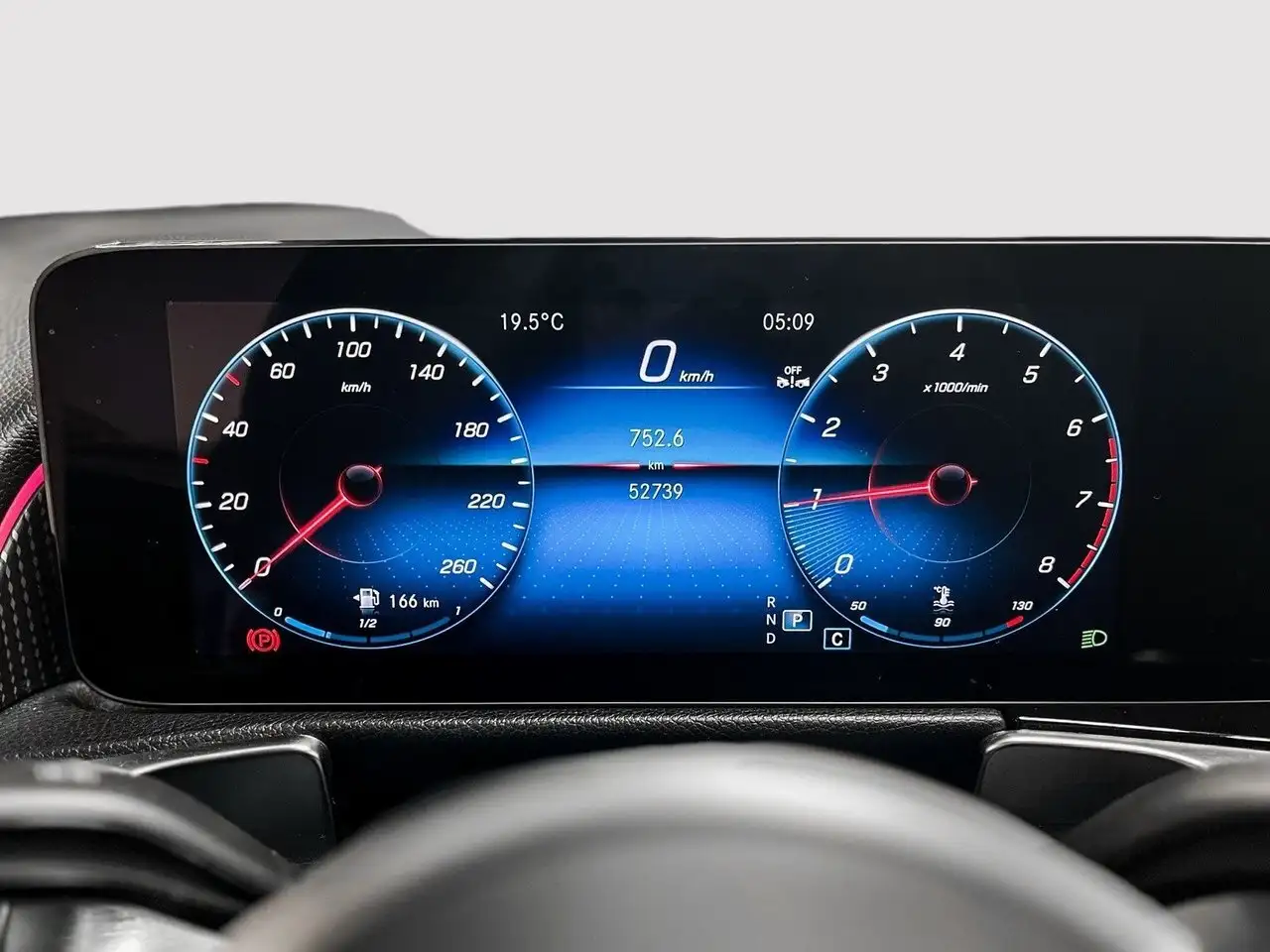 Mercedes-Benz GLB снимка Mercedes-Benz GLB