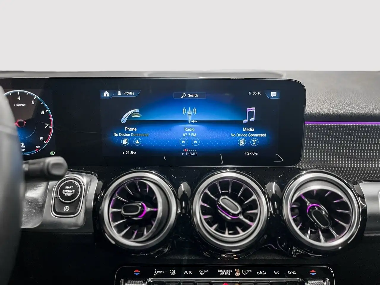 Mercedes-Benz GLB снимка Mercedes-Benz GLB
