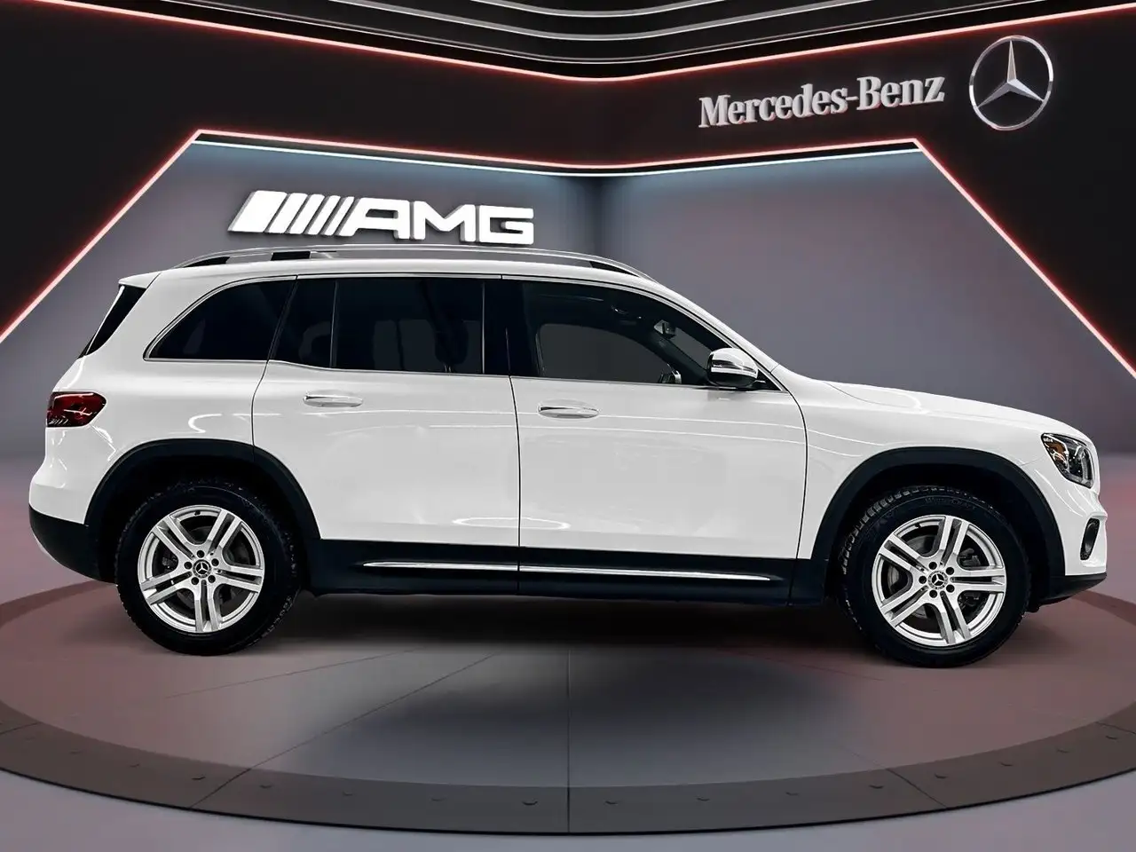 Mercedes-Benz GLB снимка Mercedes-Benz GLB