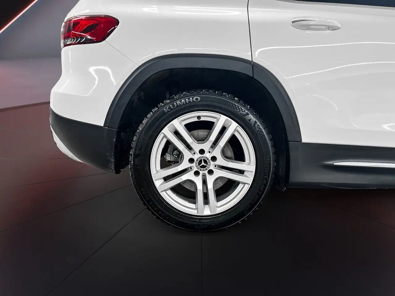 Mercedes-Benz GLB снимка Mercedes-Benz GLB