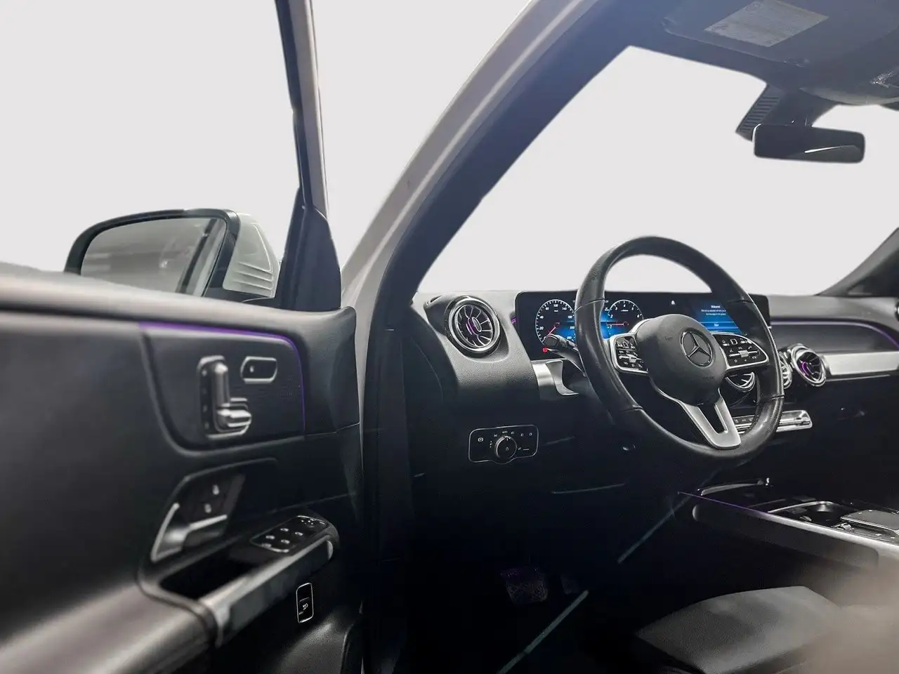 Mercedes-Benz GLB снимка Mercedes-Benz GLB