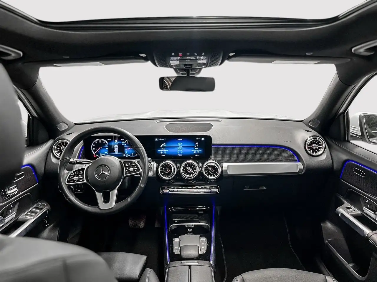 Mercedes-Benz GLB снимка Mercedes-Benz GLB