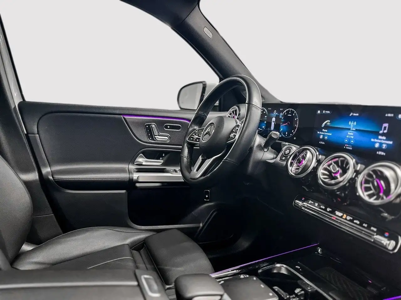 Mercedes-Benz GLB снимка Mercedes-Benz GLB