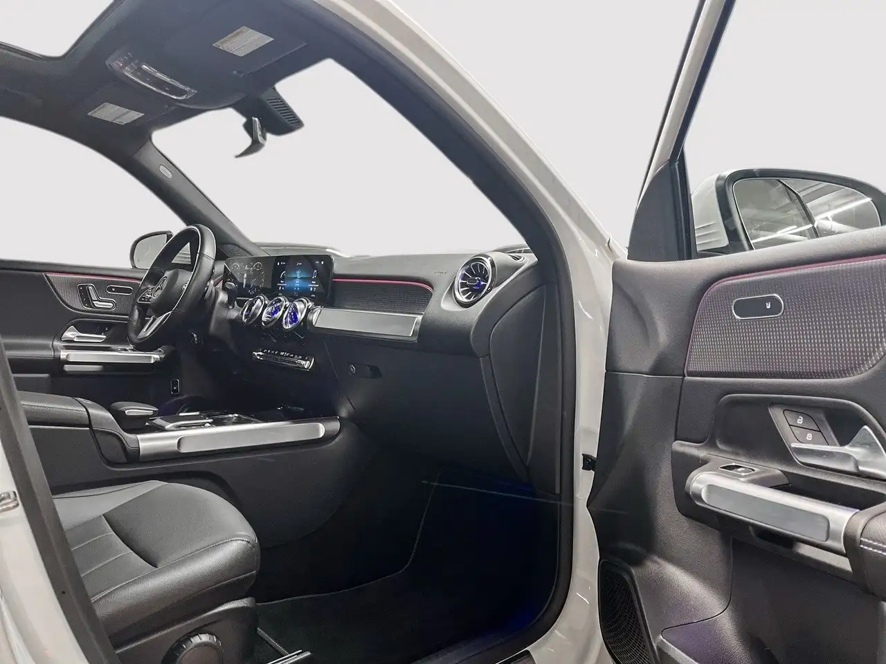 Mercedes-Benz GLB снимка Mercedes-Benz GLB
