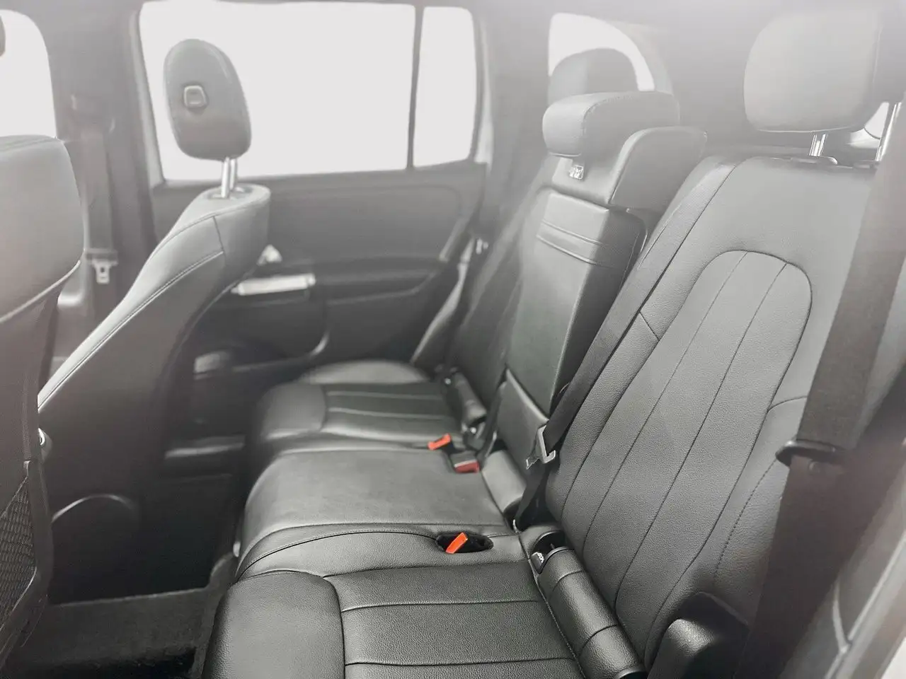 Mercedes-Benz GLB снимка Mercedes-Benz GLB