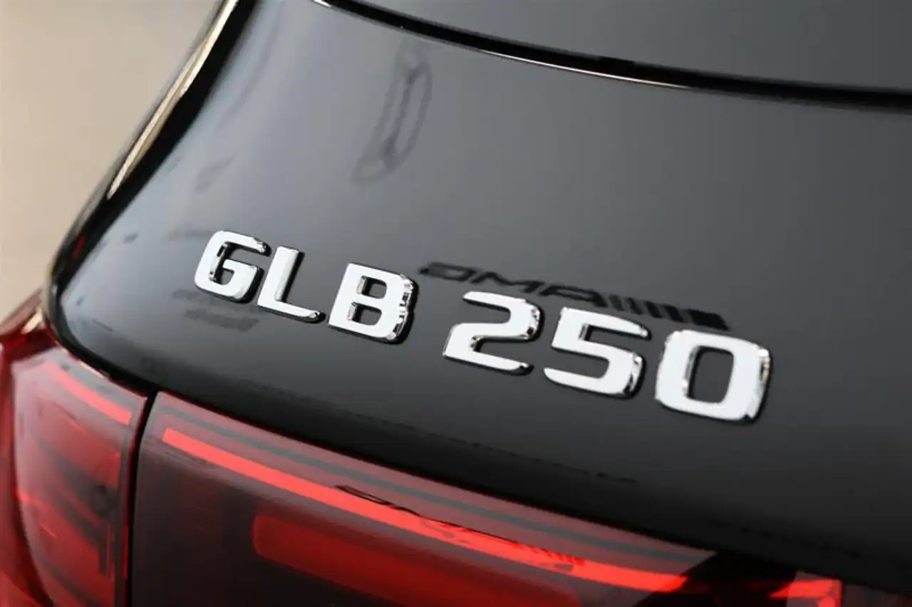 Mercedes-Benz GLB снимка Mercedes-Benz GLB
