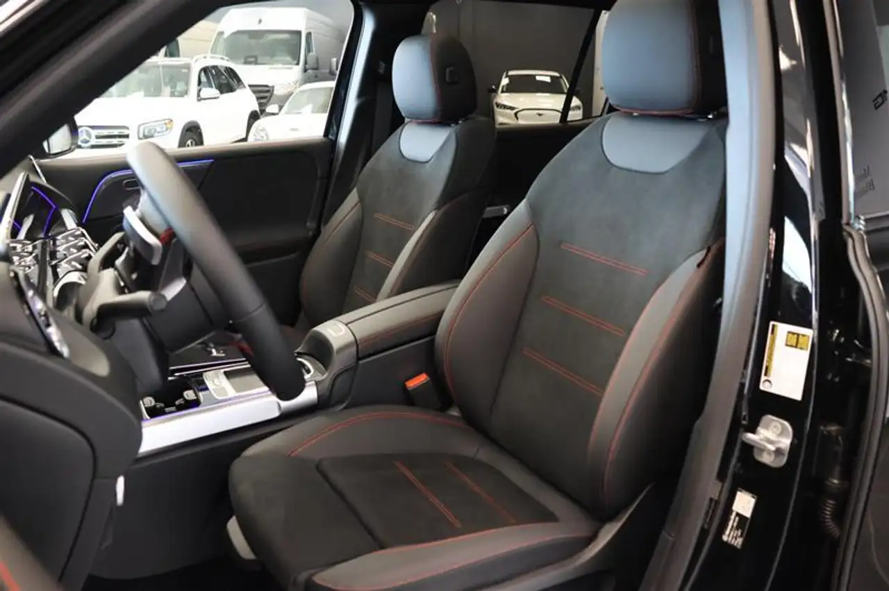 Mercedes-Benz GLB снимка Mercedes-Benz GLB