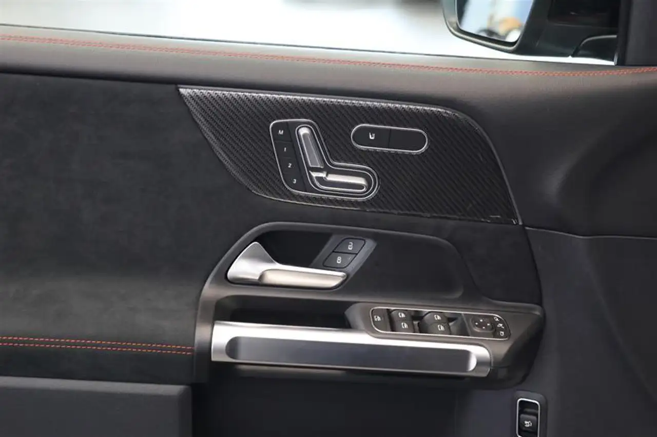 Mercedes-Benz GLB снимка Mercedes-Benz GLB