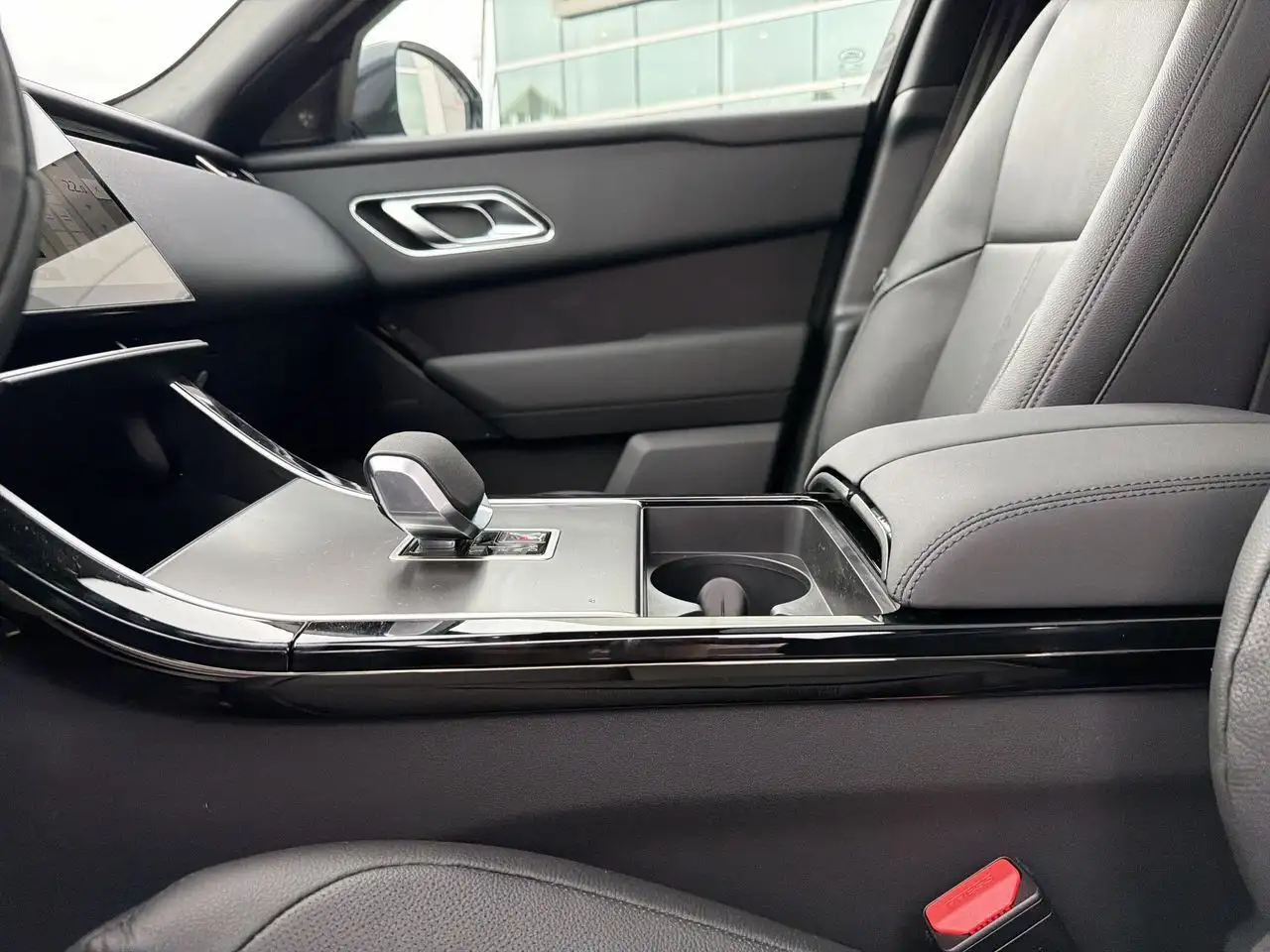 Land Rover Range Rover Velar снимка Land Rover Range Rover Velar