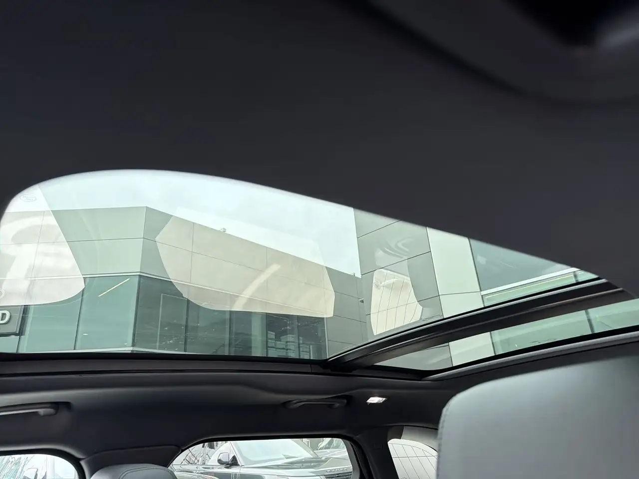 Land Rover Range Rover Velar снимка Land Rover Range Rover Velar