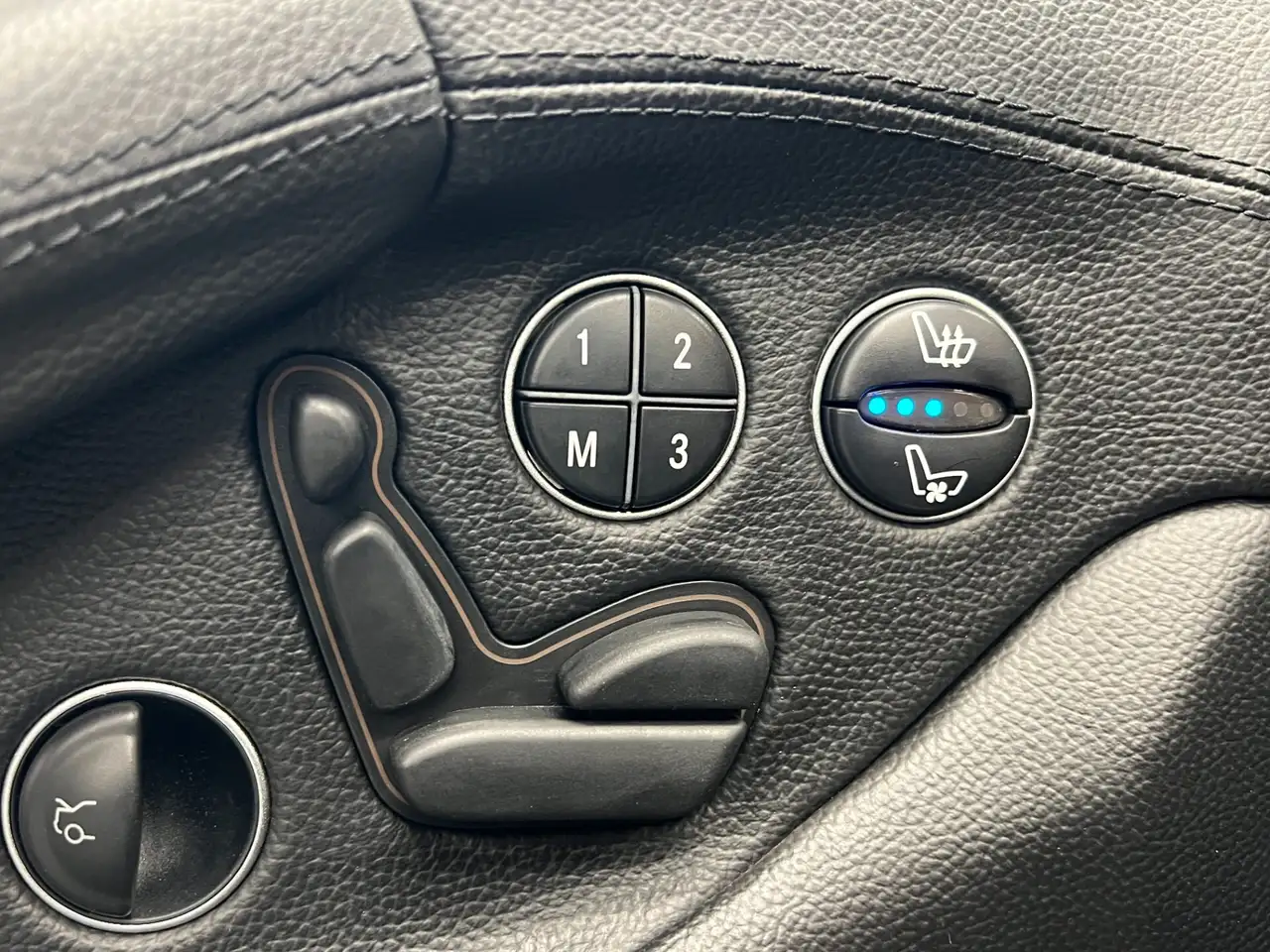Mercedes-Benz SL снимка Mercedes-Benz SL