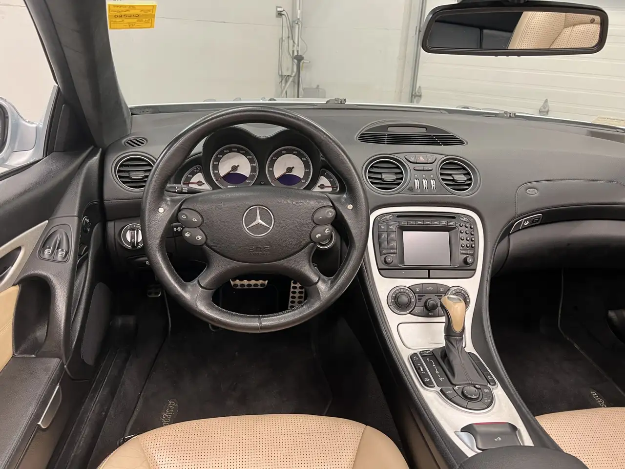 Mercedes-Benz SL снимка Mercedes-Benz SL