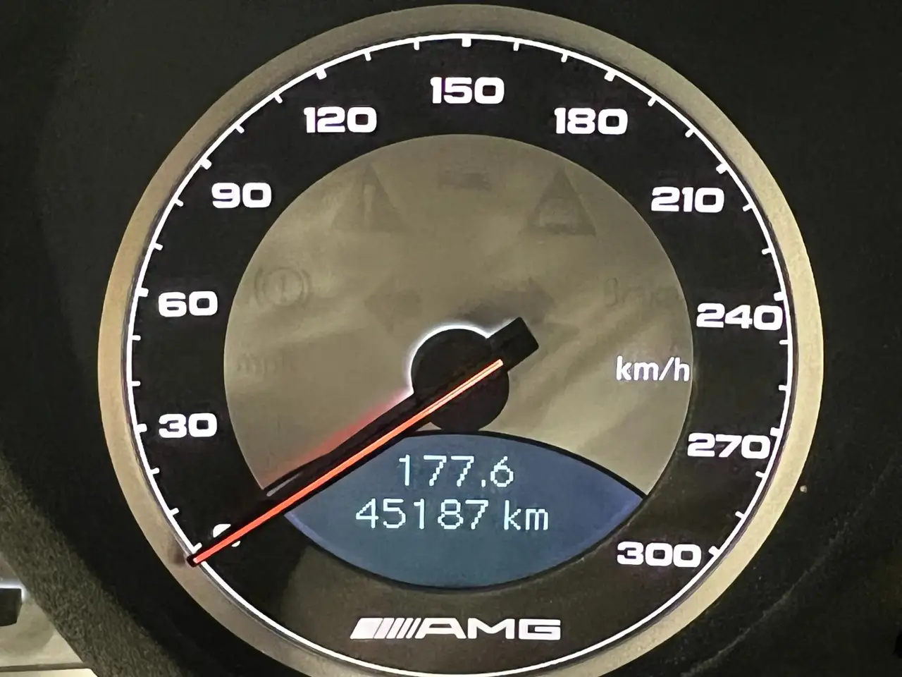 Mercedes-Benz SL снимка Mercedes-Benz SL