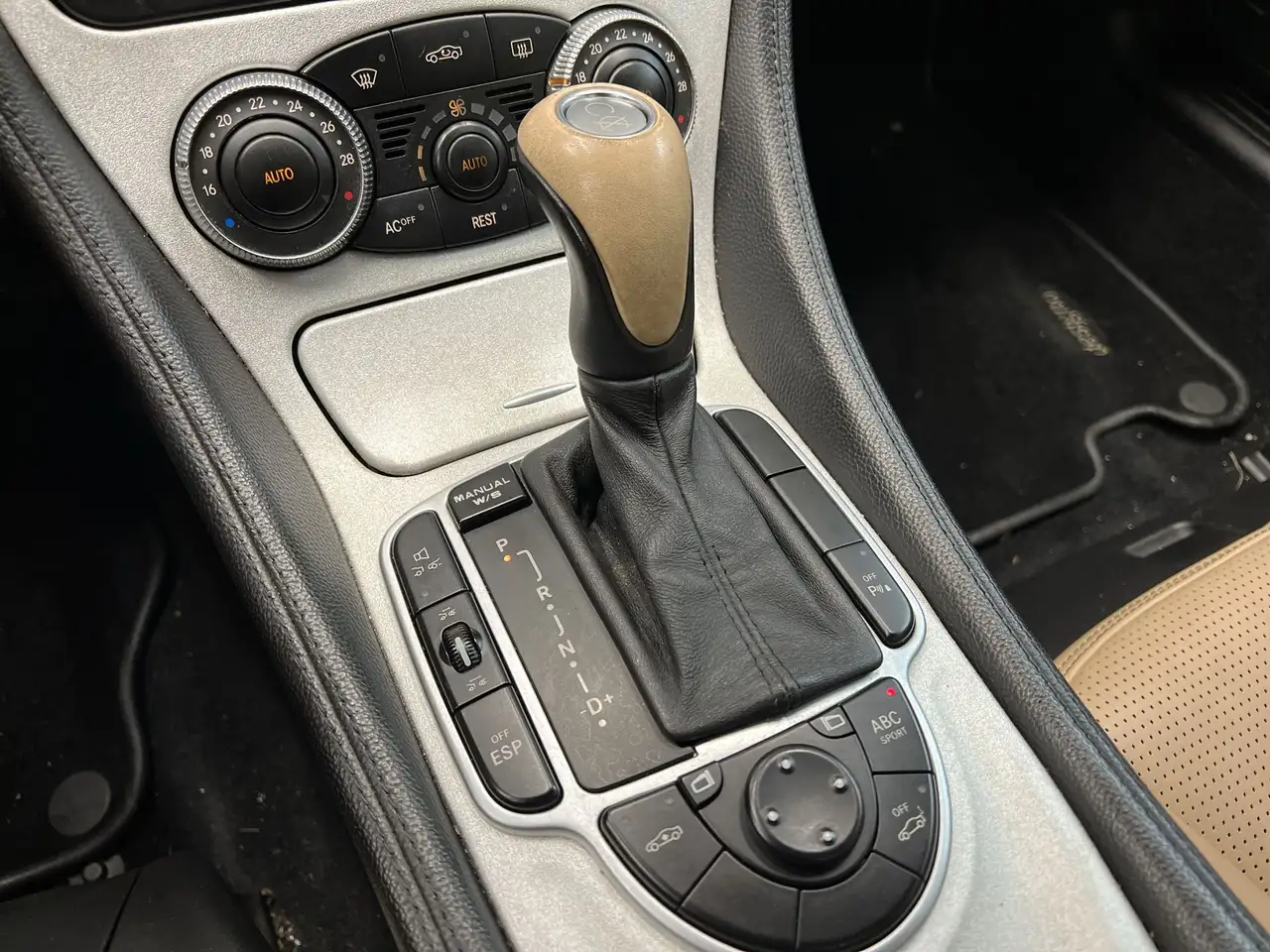 Mercedes-Benz SL снимка Mercedes-Benz SL