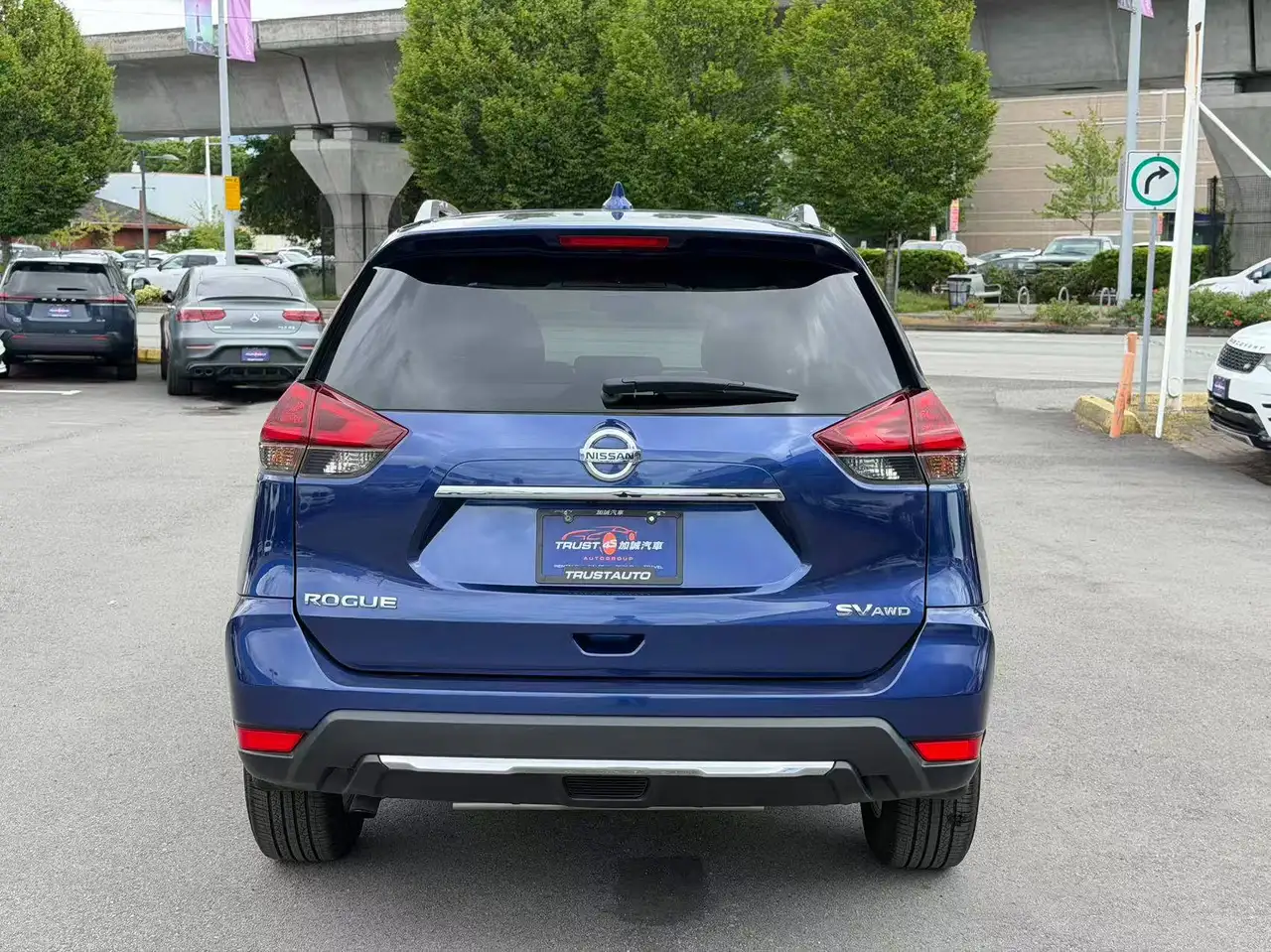 Nissan Rogue снимка Nissan Rogue