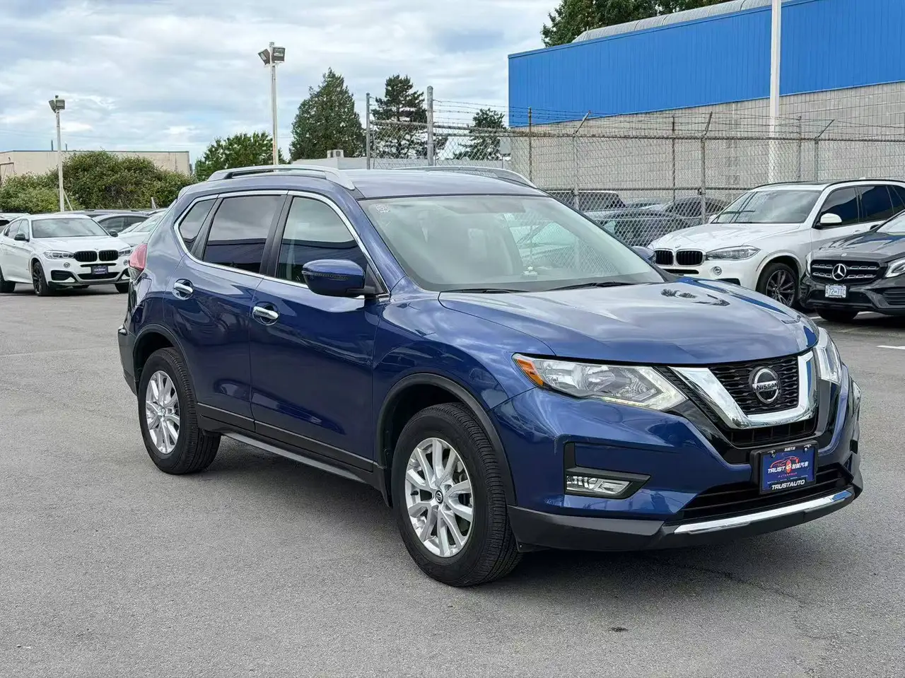 Nissan Rogue снимка Nissan Rogue