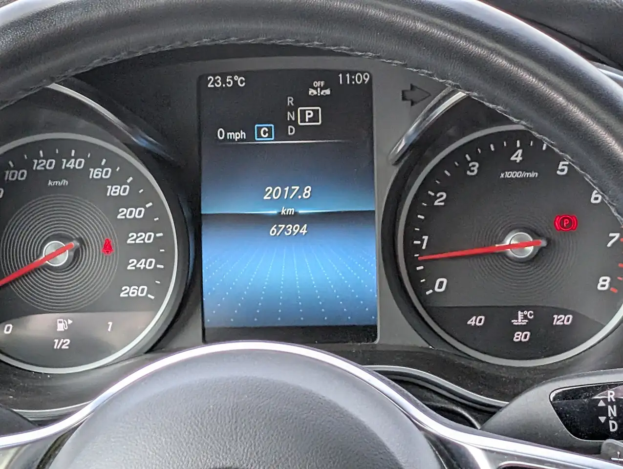 Mercedes-Benz GLC снимка Mercedes-Benz GLC