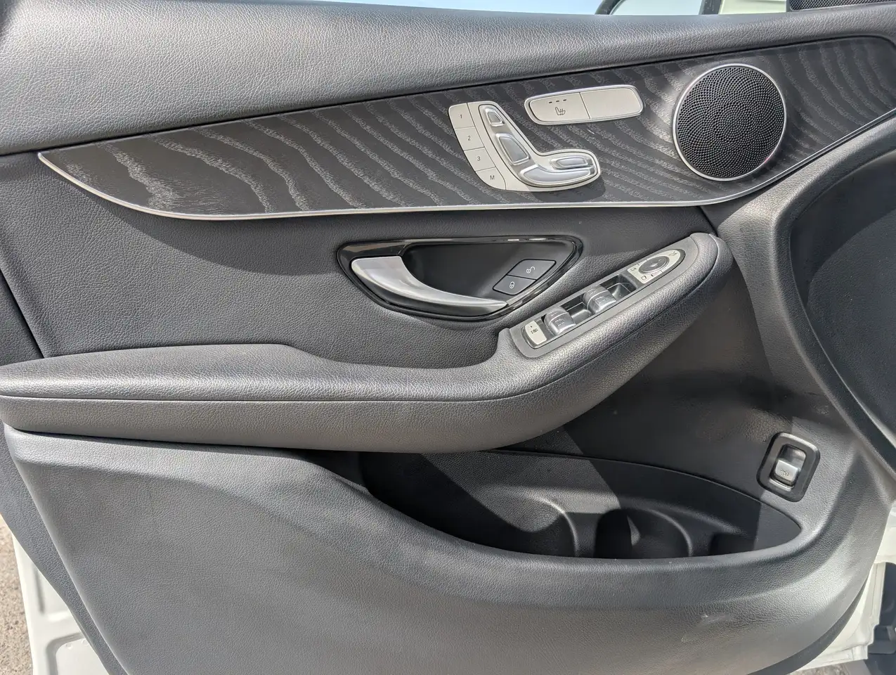 Mercedes-Benz GLC снимка Mercedes-Benz GLC