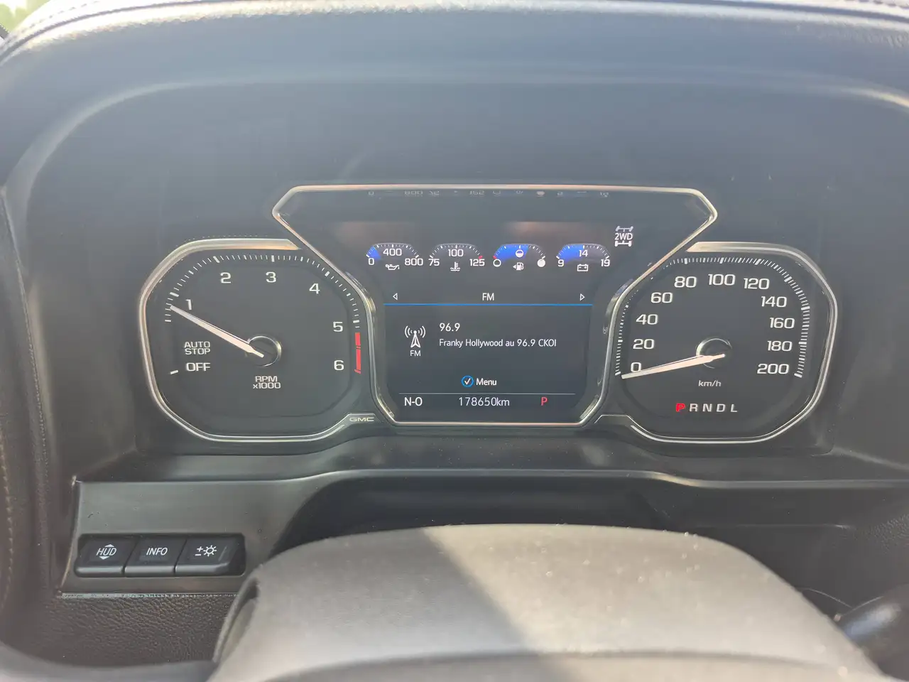 GMC Sierra 1500 photo GMC Sierra 1500
