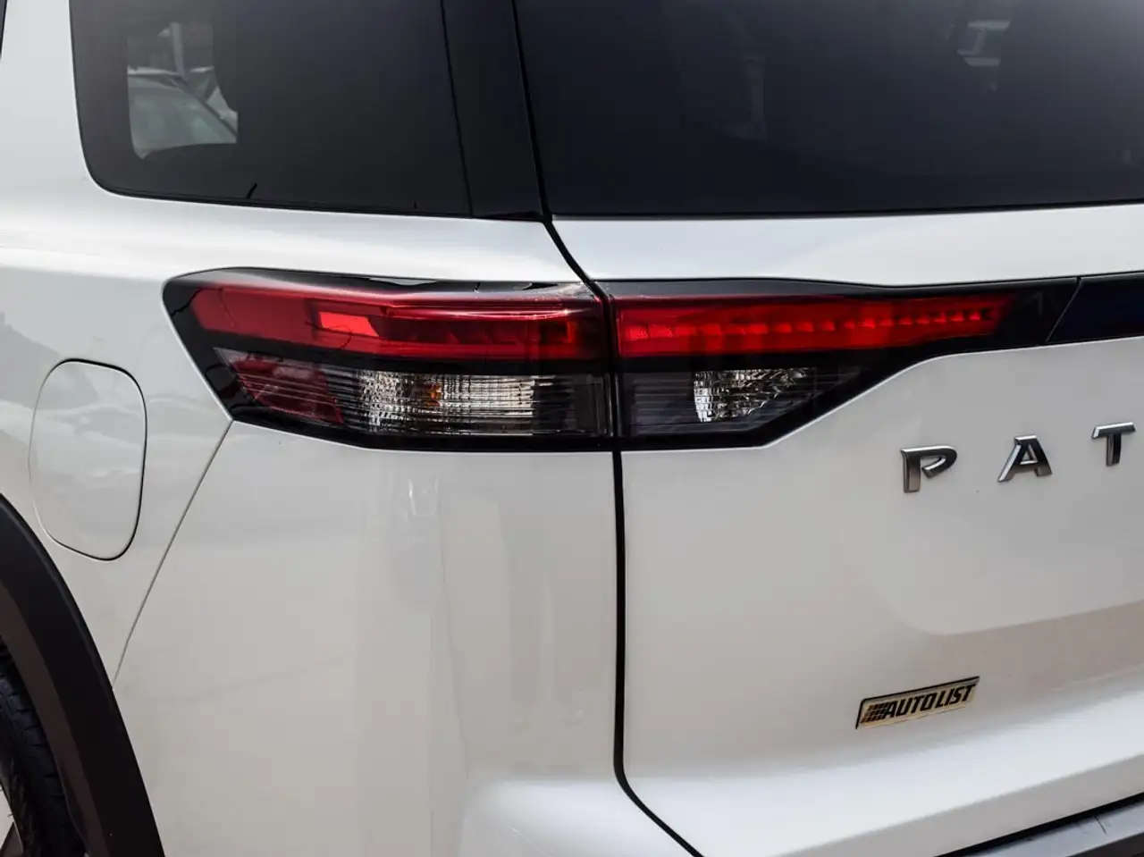 Nissan Pathfinder photo Nissan Pathfinder