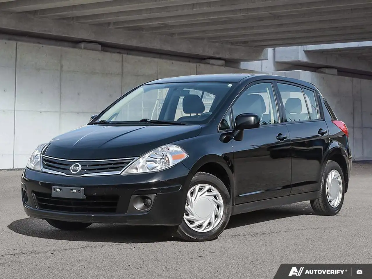 Nissan Versa снимка Nissan Versa