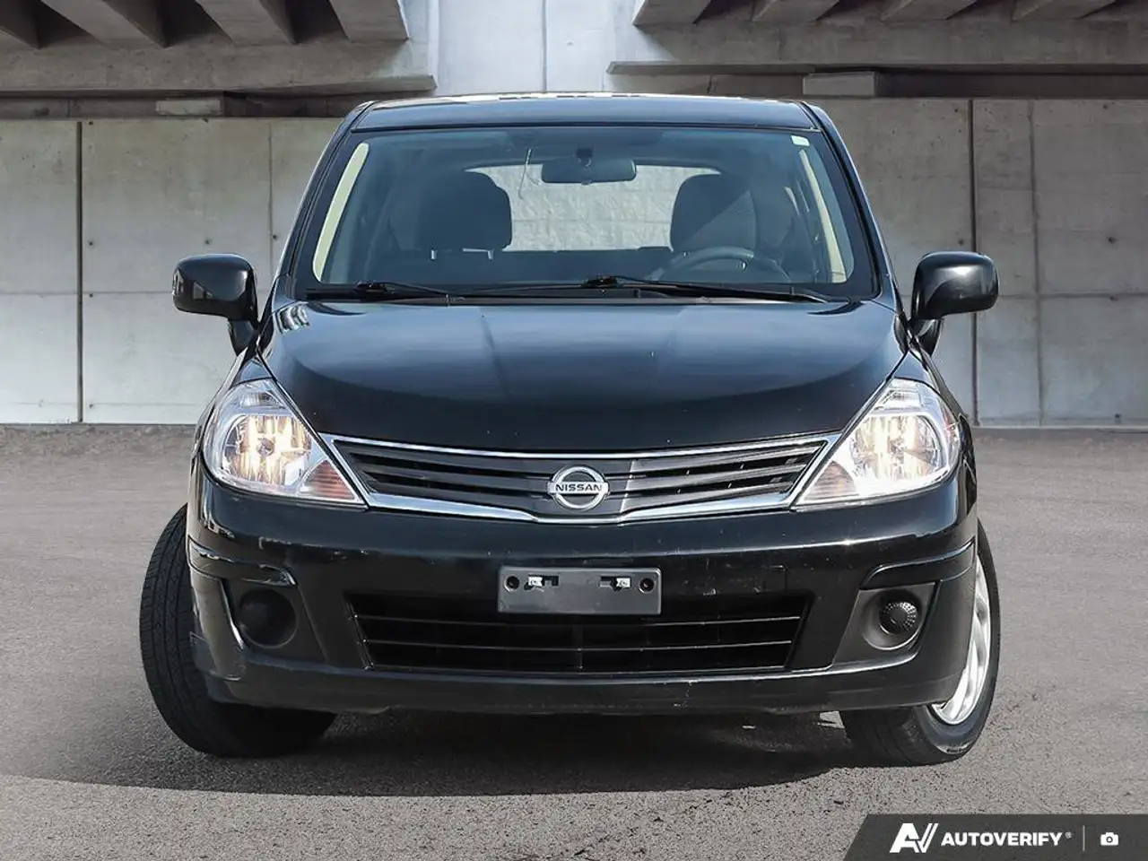 Nissan Versa снимка Nissan Versa