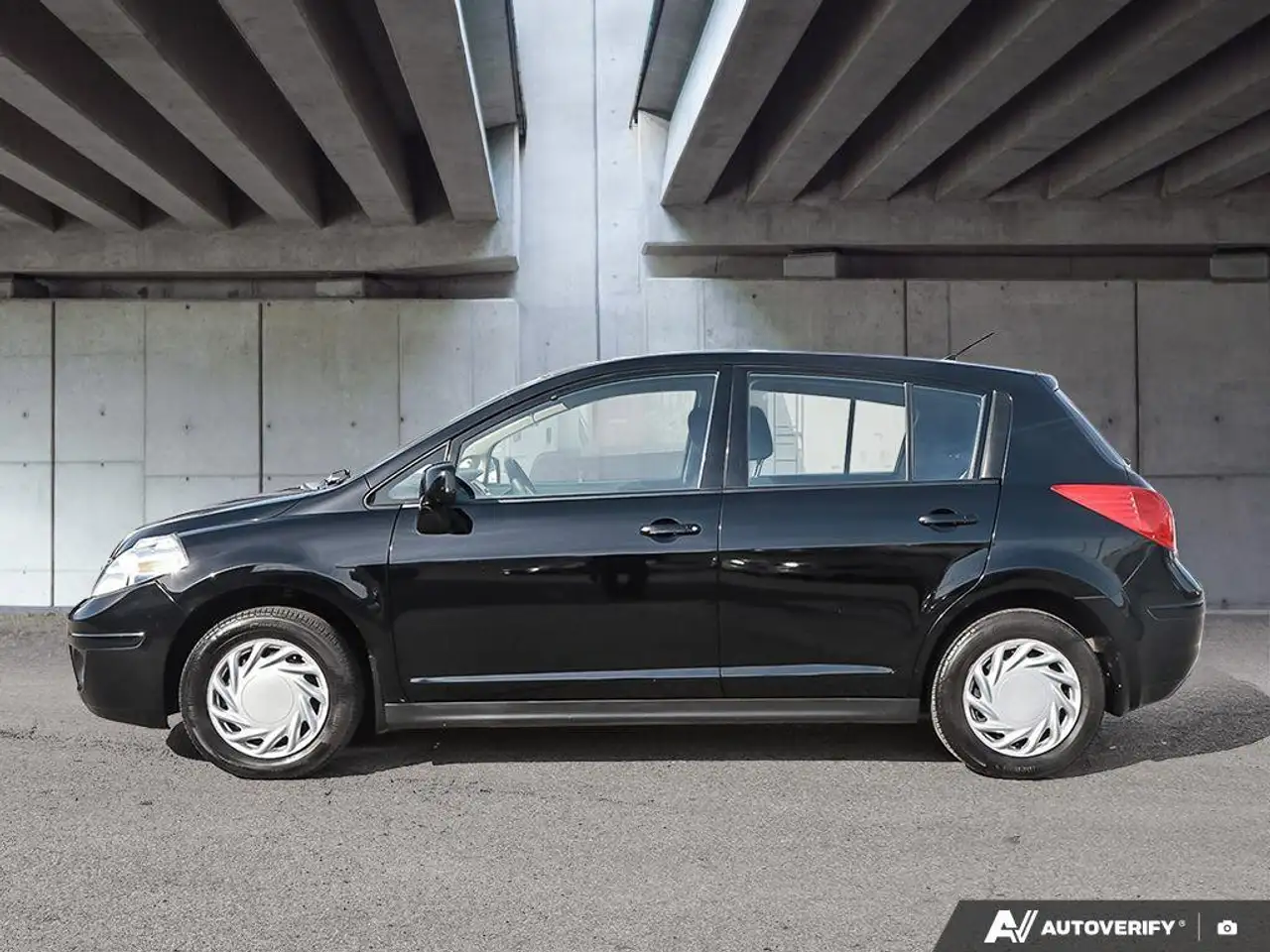 Nissan Versa снимка Nissan Versa