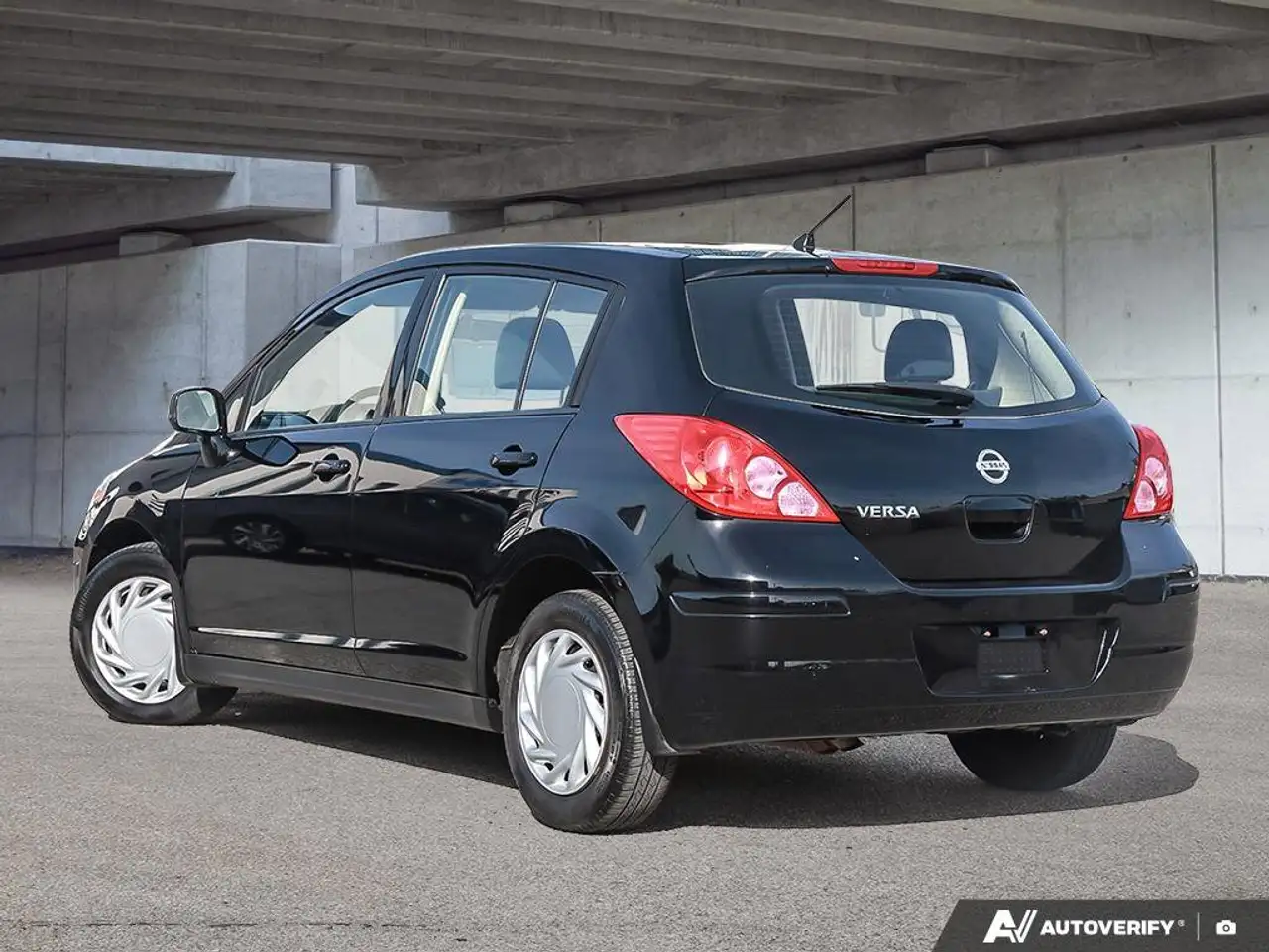Nissan Versa снимка Nissan Versa