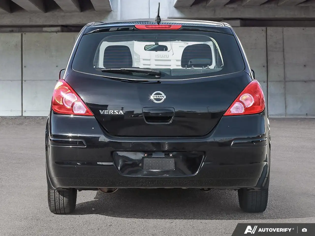 Nissan Versa снимка Nissan Versa