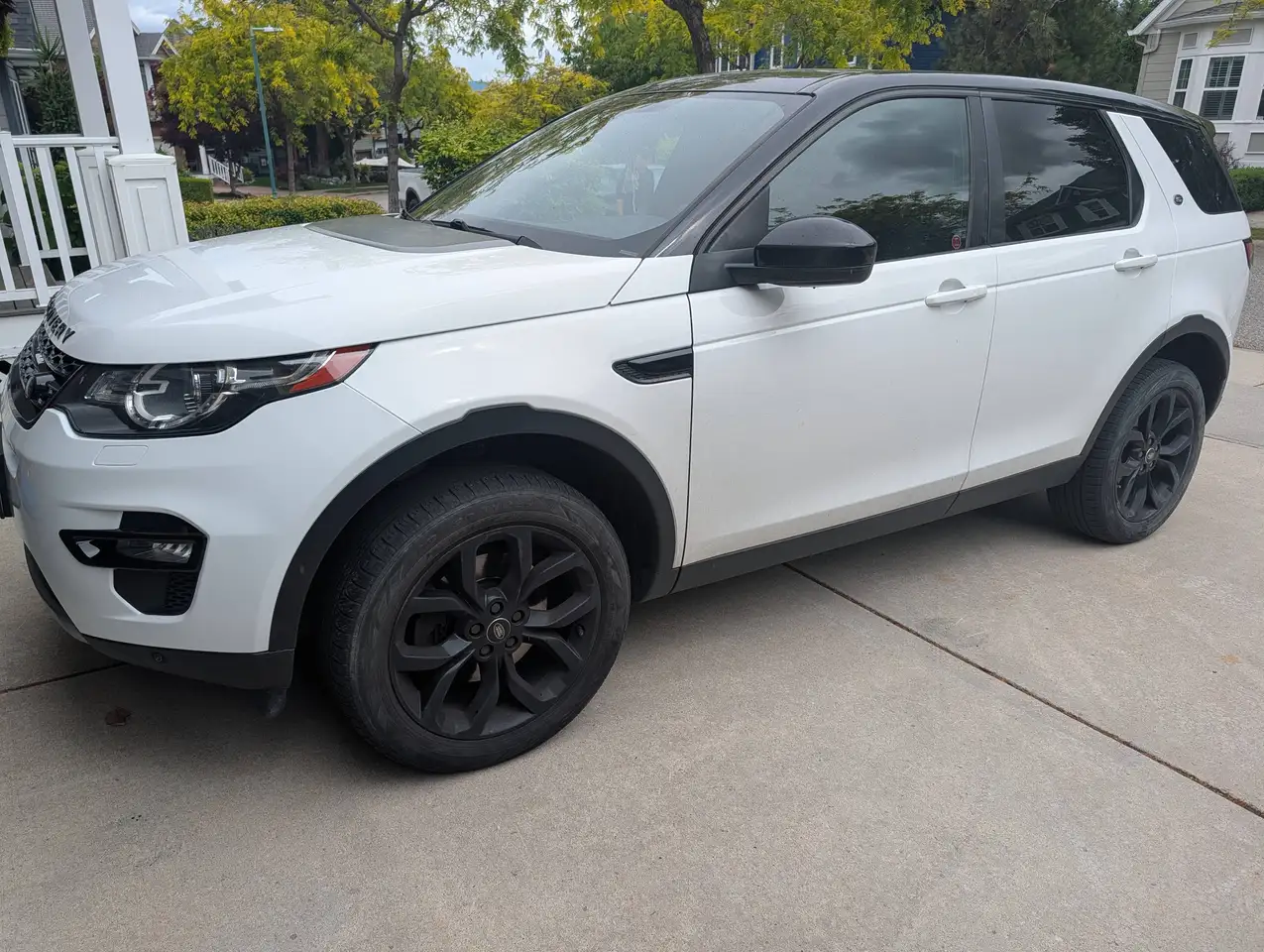Land Rover Discovery Sport photo Land Rover Discovery Sport