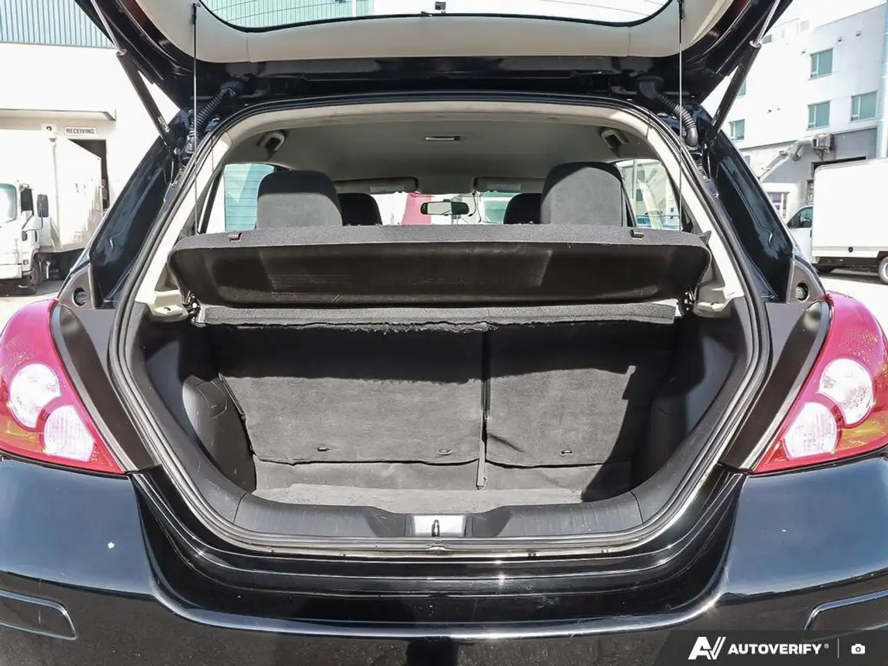 Nissan Versa снимка Nissan Versa