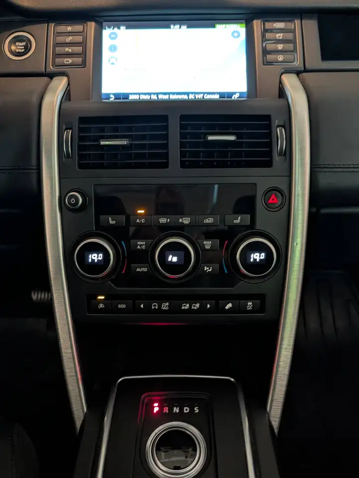 Land Rover Discovery Sport photo Land Rover Discovery Sport