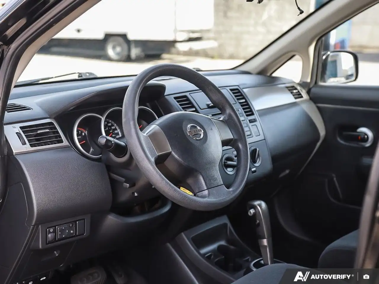 Nissan Versa снимка Nissan Versa