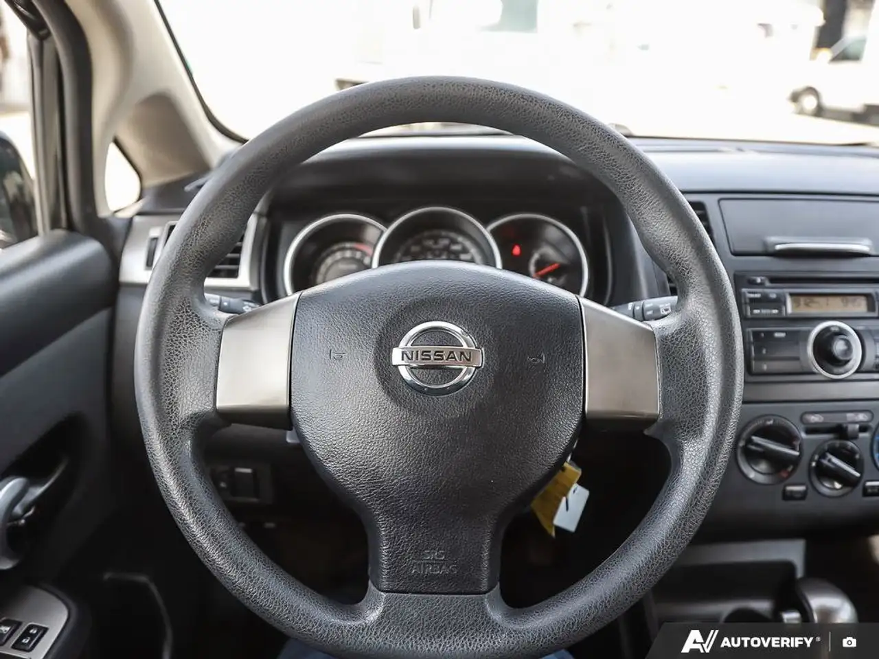 Nissan Versa снимка Nissan Versa