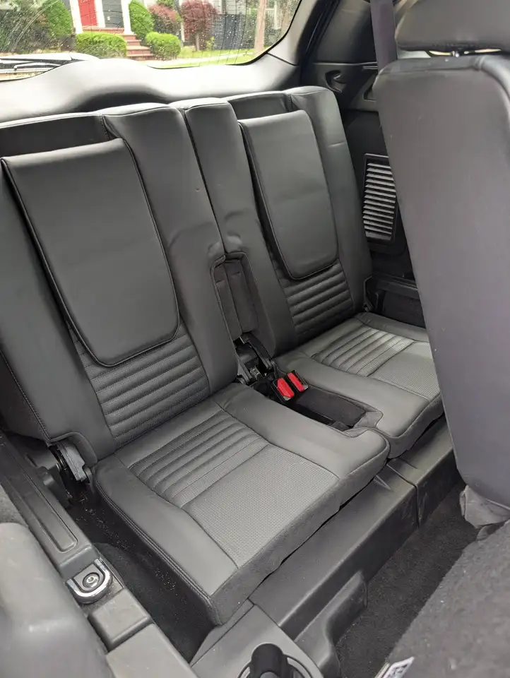 Land Rover Discovery Sport photo Land Rover Discovery Sport