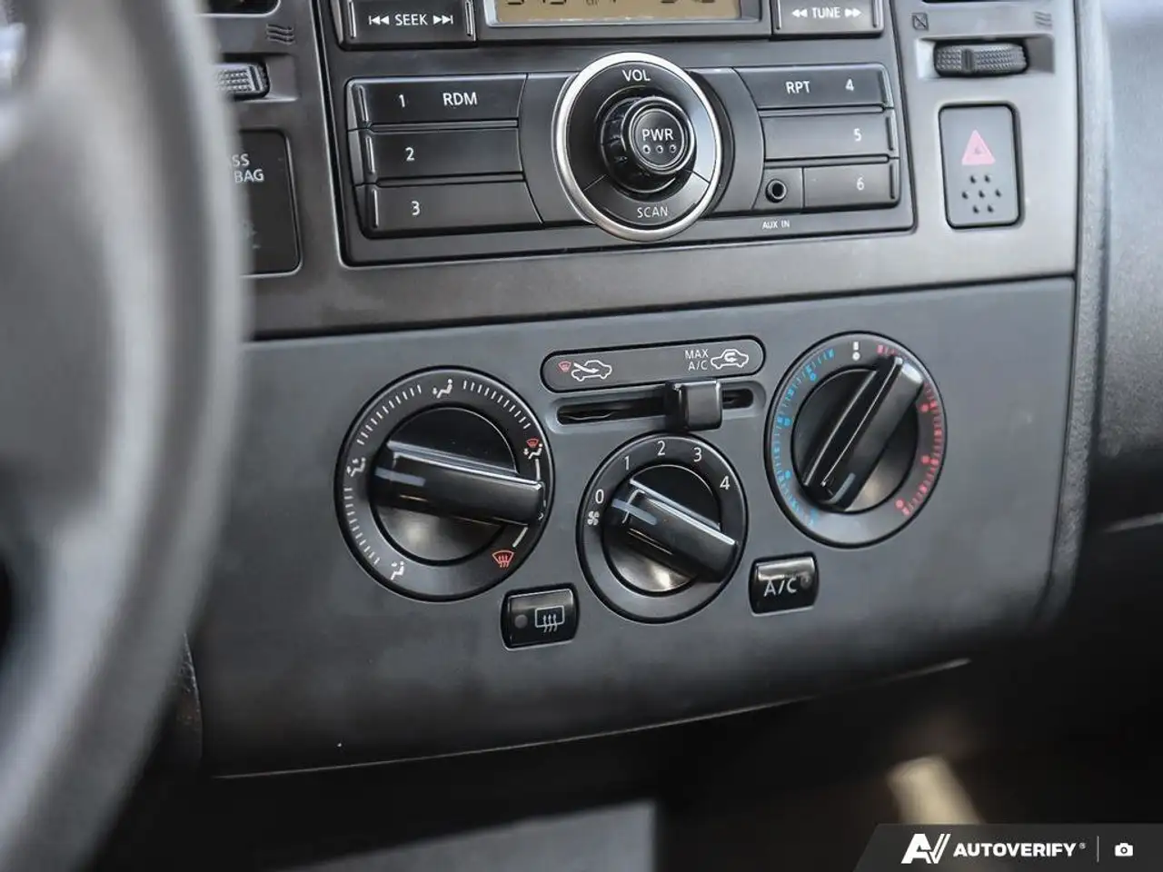 Nissan Versa снимка Nissan Versa