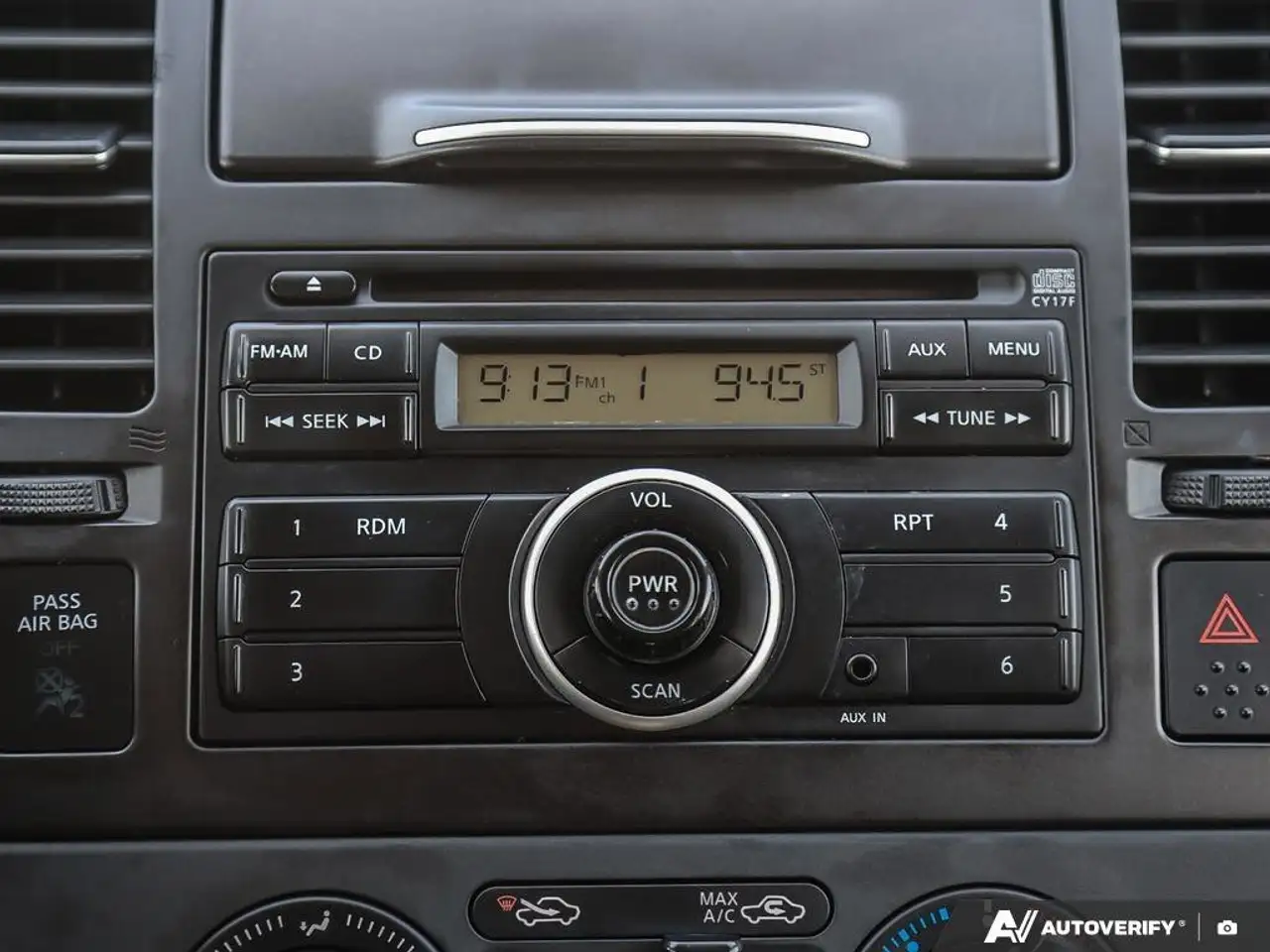 Nissan Versa снимка Nissan Versa