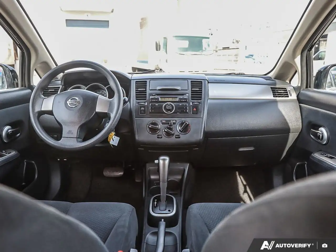 Nissan Versa снимка Nissan Versa