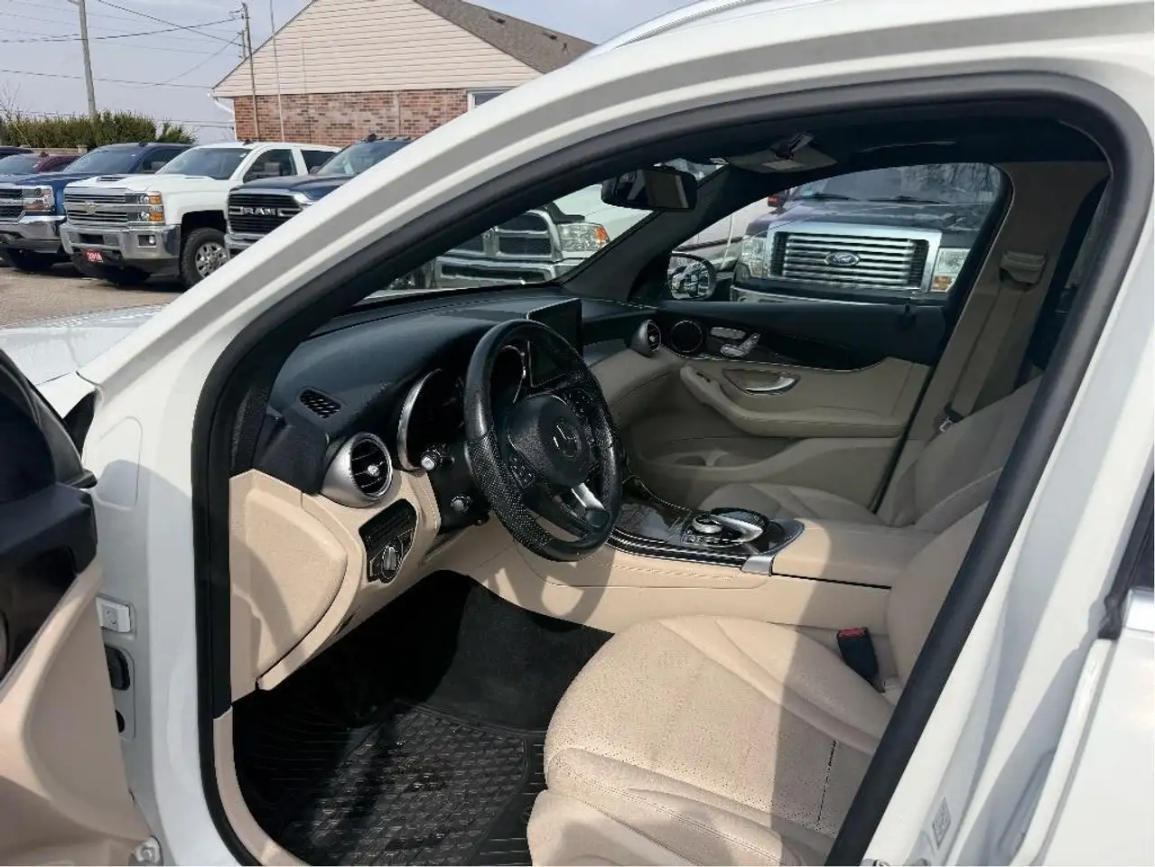 Mercedes-Benz GLC снимка Mercedes-Benz GLC