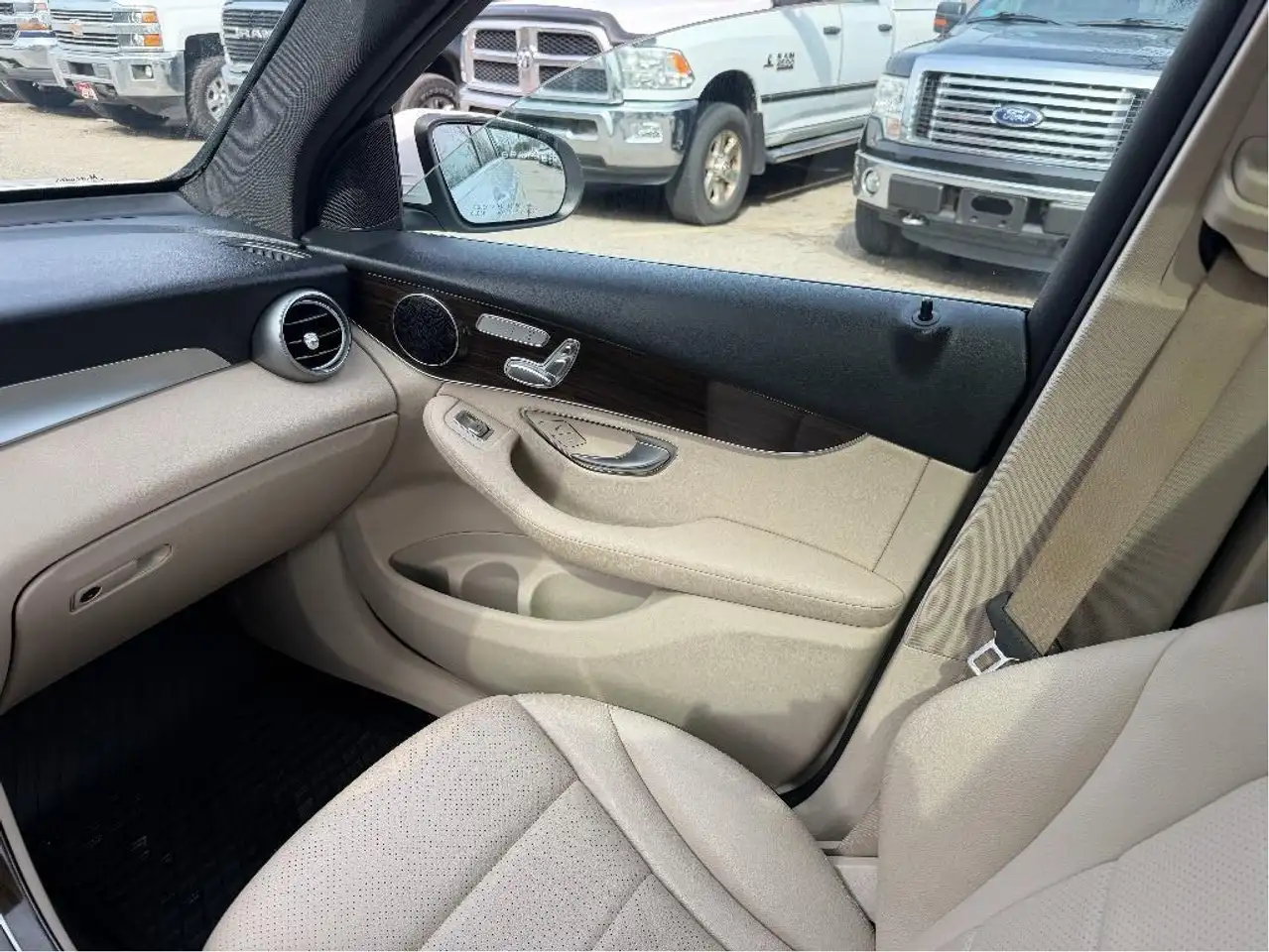 Mercedes-Benz GLC снимка Mercedes-Benz GLC
