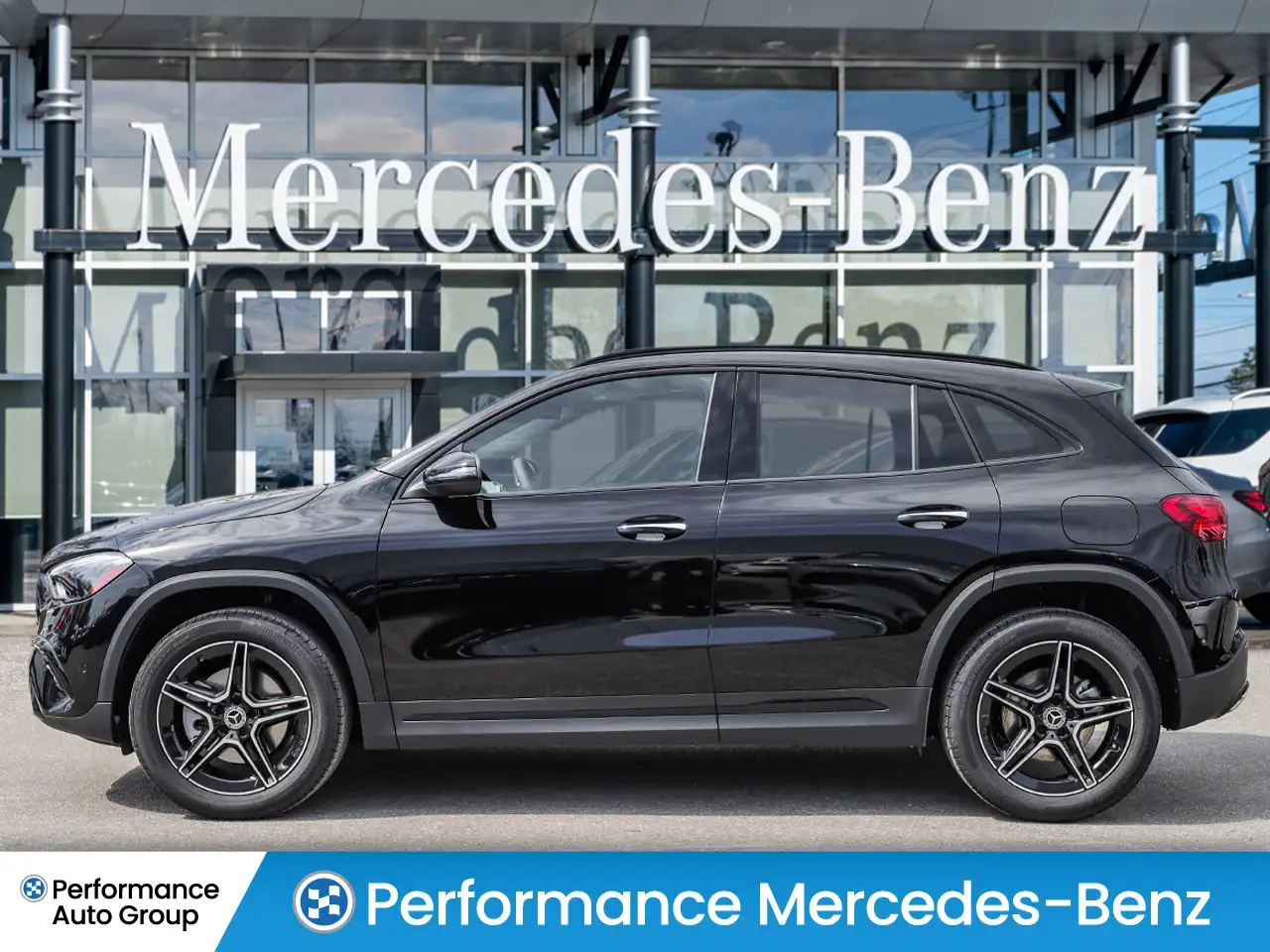 Mercedes-Benz GLA снимка Mercedes-Benz GLA