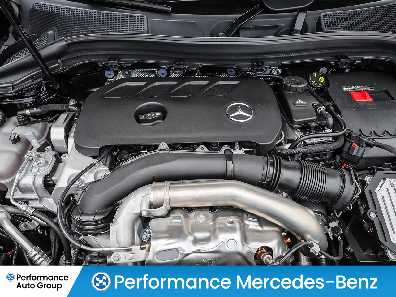 Mercedes-Benz GLA снимка Mercedes-Benz GLA